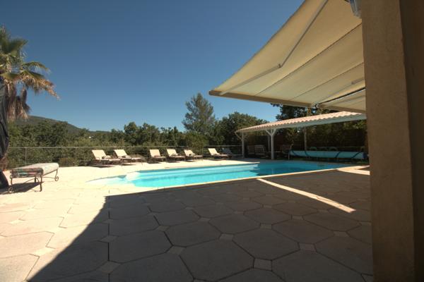 Villa
                                                                                                                                                                                                                                                                                                                        8 pièce(s)                                                                                                                                                                                                          5 chambre(s)                                                                                                                                                                                                          220  m²