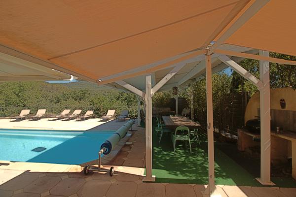 Villa
                                                                                                                                                                                                                                                                                                                        8 pièce(s)                                                                                                                                                                                                          5 chambre(s)                                                                                                                                                                                                          220  m²