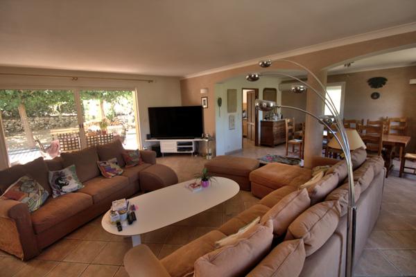 Villa
                                                                                                                                                                                                                                                                                                                        8 pièce(s)                                                                                                                                                                                                          5 chambre(s)                                                                                                                                                                                                          220  m²