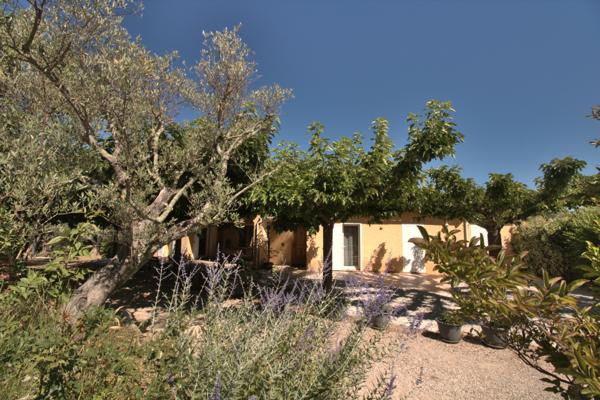 Villa
                                                                                                                                                                                                                                                                                                                        8 pièce(s)                                                                                                                                                                                                          5 chambre(s)                                                                                                                                                                                                          220  m²