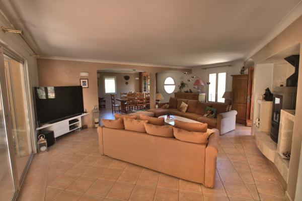 Villa
                                                                                                                                                                                                                                                                                                                        8 pièce(s)                                                                                                                                                                                                          5 chambre(s)                                                                                                                                                                                                          220  m²