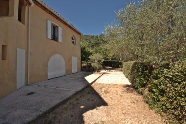 Villa
                                                                                                                                                                                                                                                                                                                        8 pièce(s)                                                                                                                                                                                                          5 chambre(s)                                                                                                                                                                                                          220  m²