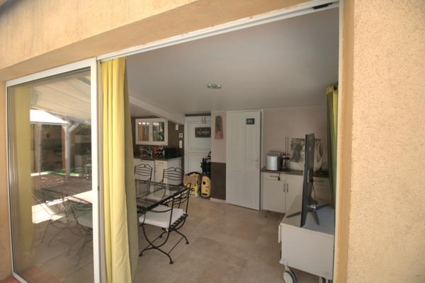 Villa
                                                                                                                                                                                                                                                                                                                        8 pièce(s)                                                                                                                                                                                                          5 chambre(s)                                                                                                                                                                                                          220  m²