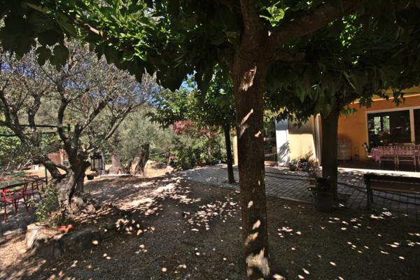 Villa
                                                                                                                                                                                                                                                                                                                        8 pièce(s)                                                                                                                                                                                                          5 chambre(s)                                                                                                                                                                                                          220  m²