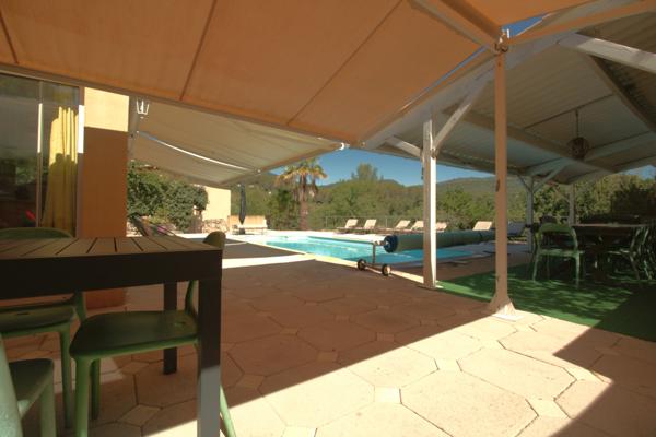 Villa
                                                                                                                                                                                                                                                                                                                        8 pièce(s)                                                                                                                                                                                                          5 chambre(s)                                                                                                                                                                                                          220  m²