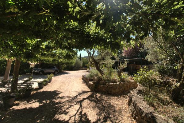 Villa
                                                                                                                                                                                                                                                                                                                        8 pièce(s)                                                                                                                                                                                                          5 chambre(s)                                                                                                                                                                                                          220  m²