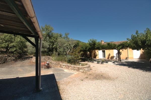 Villa
                                                                                                                                                                                                                                                                                                                        8 pièce(s)                                                                                                                                                                                                          5 chambre(s)                                                                                                                                                                                                          220  m²