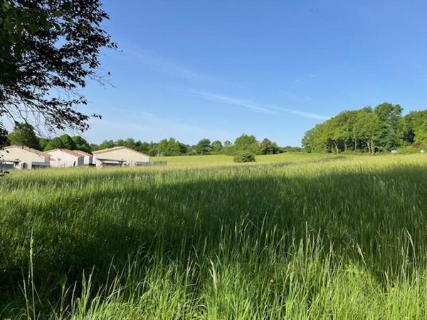 Terrain à vendre 43 365 € Saint-Astier 947 m² DPE
