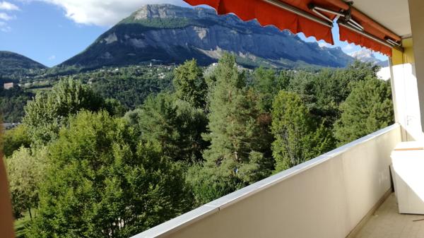 MEYLAN- T5 renové-terrasse CH et EAU COL
