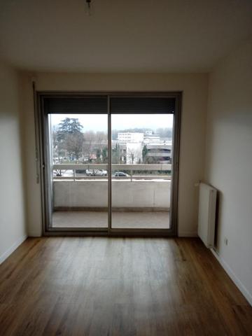 MEYLAN- T5 renové-terrasse CH et EAU COL