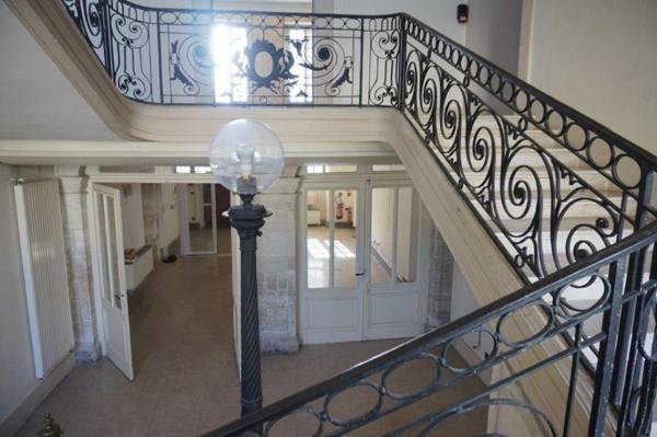 Bureaux à louer à Avignon centre dans hôtel particulier avec jardin privatif