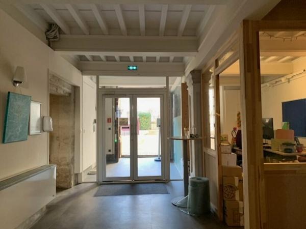 Bureaux à louer à Avignon centre dans hôtel particulier avec jardin privatif