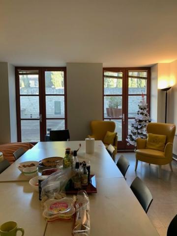 Bureaux à louer à Avignon centre dans hôtel particulier avec jardin privatif