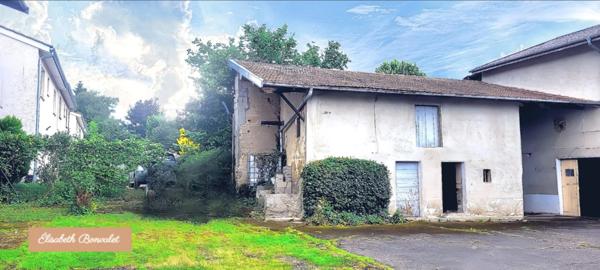 A vendre - Corps de ferme au charme rustique avec un fort potentiel de division - Saint-Laurent-De-Mûre