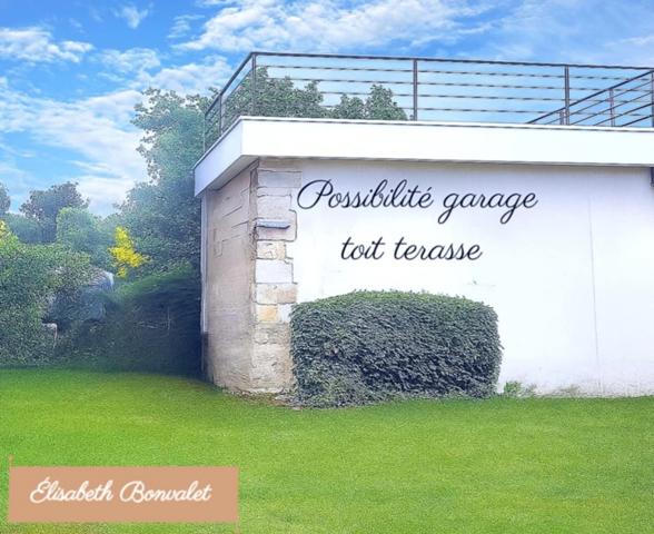 A vendre - Corps de ferme au charme rustique avec un fort potentiel de division - Saint-Laurent-De-Mûre