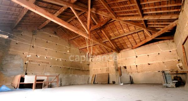 A vendre - Corps de ferme au charme rustique avec un fort potentiel de division - Saint-Laurent-De-Mûre