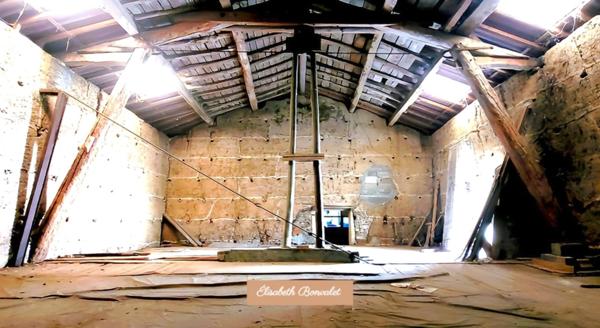 A vendre - Corps de ferme au charme rustique avec un fort potentiel de division - Saint-Laurent-De-Mûre