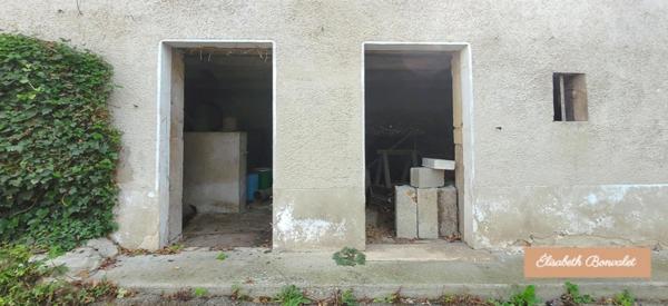 A vendre - Corps de ferme au charme rustique avec un fort potentiel de division - Saint-Laurent-De-Mûre