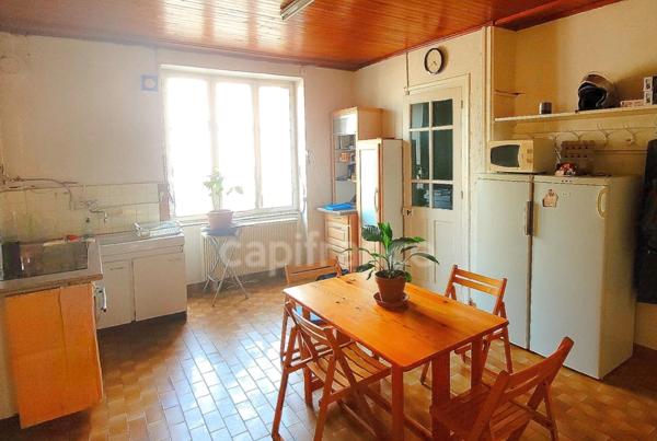 A vendre - Corps de ferme au charme rustique avec un fort potentiel de division - Saint-Laurent-De-Mûre