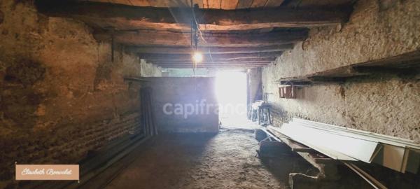 A vendre - Corps de ferme au charme rustique avec un fort potentiel de division - Saint-Laurent-De-Mûre