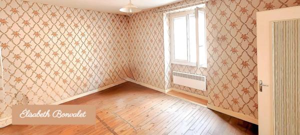 A vendre - Corps de ferme au charme rustique avec un fort potentiel de division - Saint-Laurent-De-Mûre