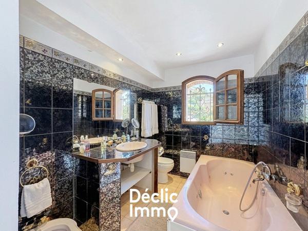 Vente maison Mandelieu la napoule, 332m² 14 pièces 1 199 000€ avec piscine