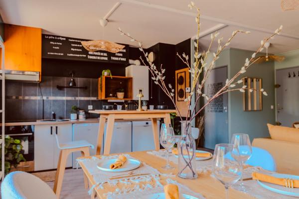 Charmant T2 rénové avec balcon et place de stationnement en sous-sol – Bordeaux Chartrons