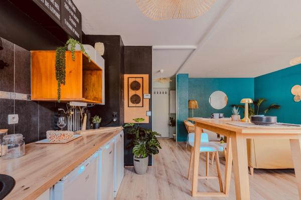 Charmant T2 rénové avec balcon et place de stationnement en sous-sol – Bordeaux Chartrons