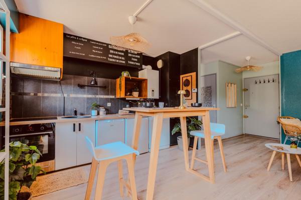 Charmant T2 rénové avec balcon et place de stationnement en sous-sol – Bordeaux Chartrons