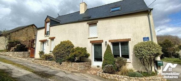 Entre GUICHEN et PONT REAN Venez découvrir cette maison rénovée en 2000 comprenant au rez de ch...