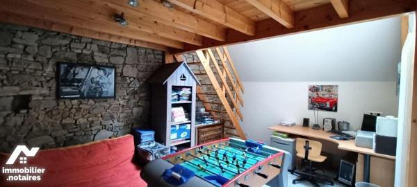 Entre GUICHEN et PONT REAN Venez découvrir cette maison rénovée en 2000 comprenant au rez de ch...