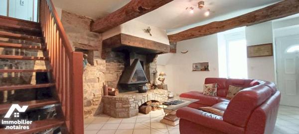 Entre GUICHEN et PONT REAN Venez découvrir cette maison rénovée en 2000 comprenant au rez de ch...