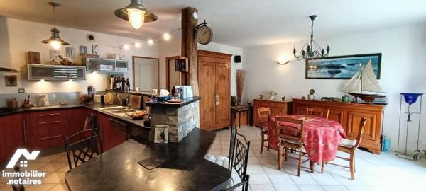 Entre GUICHEN et PONT REAN Venez découvrir cette maison rénovée en 2000 comprenant au rez de ch...