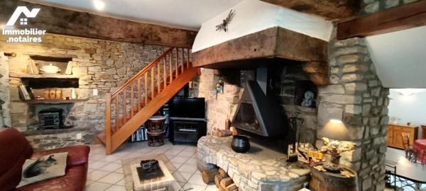 Entre GUICHEN et PONT REAN Venez découvrir cette maison rénovée en 2000 comprenant au rez de ch...