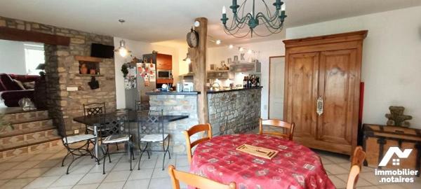 Entre GUICHEN et PONT REAN Venez découvrir cette maison rénovée en 2000 comprenant au rez de ch...