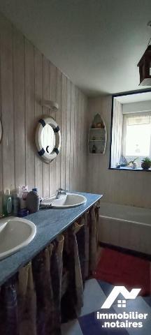 Entre GUICHEN et PONT REAN Venez découvrir cette maison rénovée en 2000 comprenant au rez de ch...