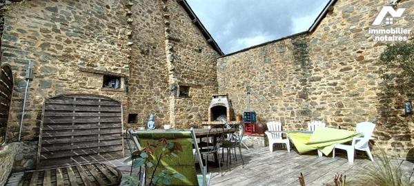 Entre GUICHEN et PONT REAN Venez découvrir cette maison rénovée en 2000 comprenant au rez de ch...