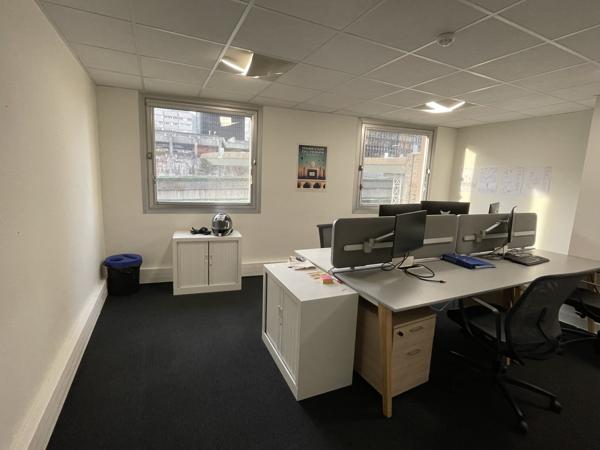 Bureaux à vendre à Puteaux avec terrasse et accès direct La Défense