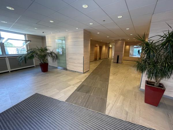 Bureaux à vendre à Puteaux avec terrasse et accès direct La Défense
