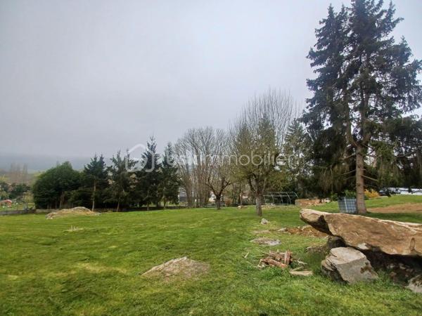 Sandrine TISSIER vous propose de réaliser votre projet de construction sur cette parcelle de 1500m²située sur les hauteurs de Villeneuve sur Bellot.
Electricité et eau sur rue.
Assainissement individuel à prévoir.
N'hésitez pas pour plus de renseignement.