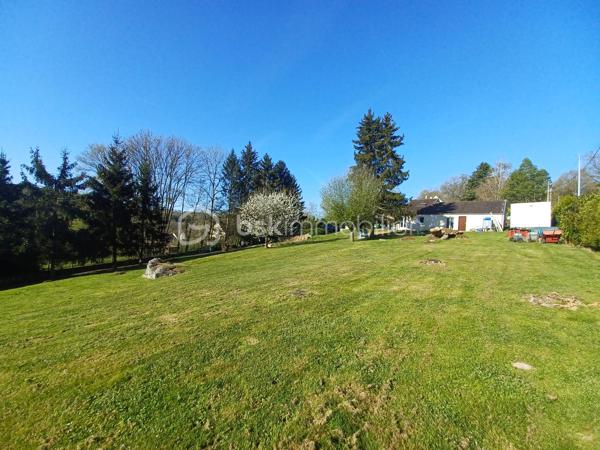 Sandrine TISSIER vous propose de réaliser votre projet de construction sur cette parcelle de 1500m²située sur les hauteurs de Villeneuve sur Bellot.
Electricité et eau sur rue.
Assainissement individuel à prévoir.
N'hésitez pas pour plus de renseignement.