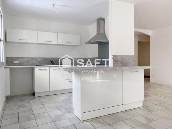 T3 lumineux, au calme, à proximité du tram train.