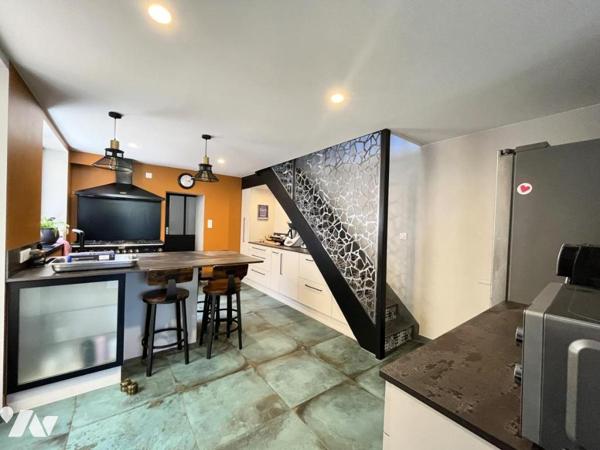 SAINT PERE EN RETZ, centre ville, maison atypique rénovée 