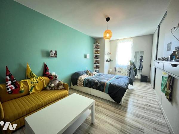 SAINT PERE EN RETZ, centre ville, maison atypique rénovée 