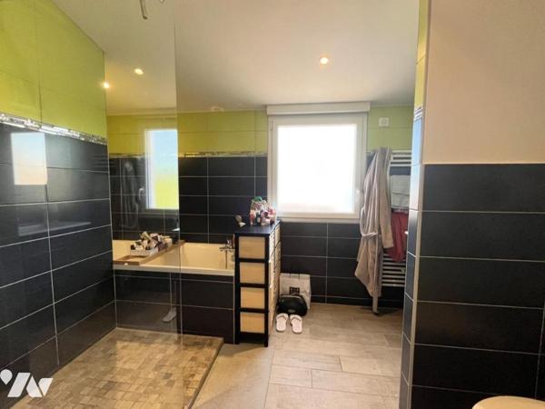 SAINT PERE EN RETZ, centre ville, maison atypique rénovée 