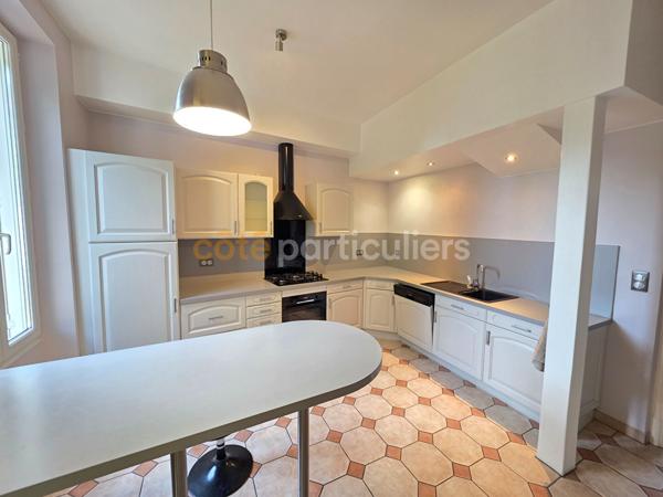 Vente
                Maison145 m² - 7 Pièces -
                    SENS (89100)