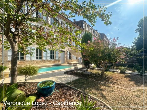 Agen quartier Préfecture, élégante demeure du XIXe siècle de 292 m² avec ascenseur, jardin, garage et piscine.