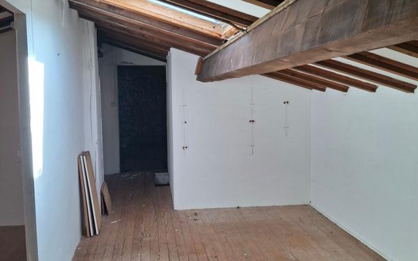 Maison à vendre    7 pièces •  Aiguefonde