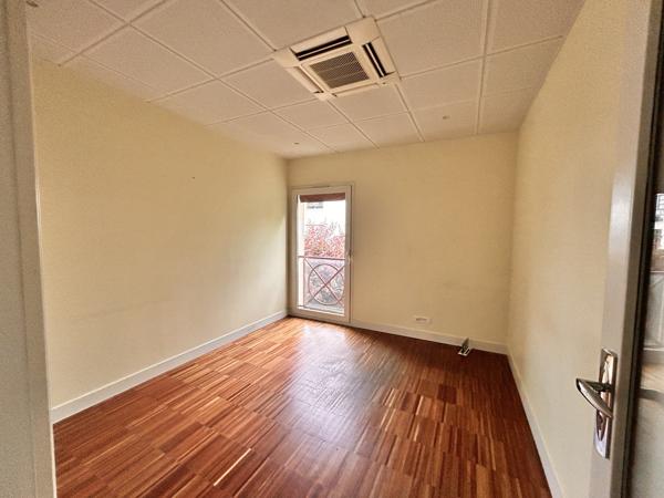 Immeuble de bureaux à vendre à Bordeaux Caudéran avec 12 parkings et sous-sol