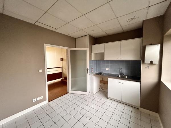 Immeuble de bureaux à vendre à Bordeaux Caudéran avec 12 parkings et sous-sol